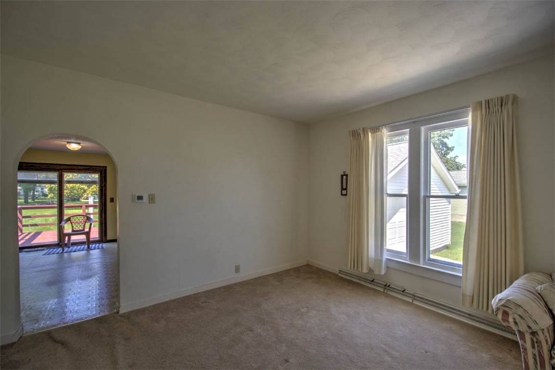 211 S Locust Street Property Photo 11