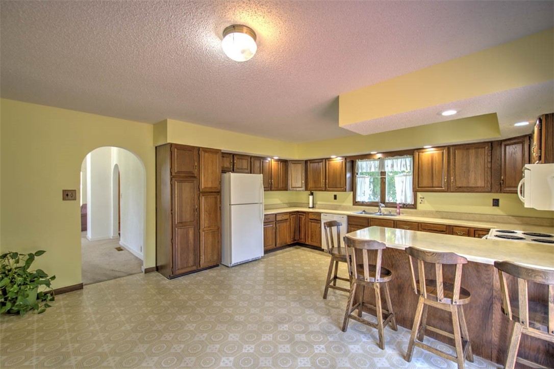 211 S Locust Street Property Photo 14
