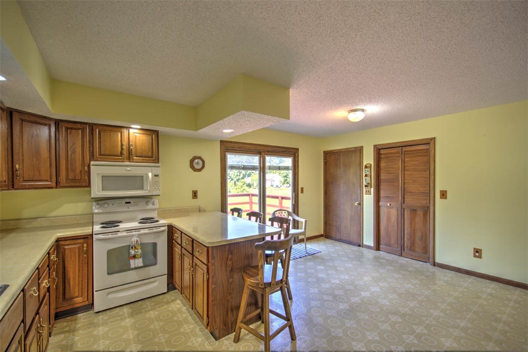 211 S Locust Street Property Photo 15