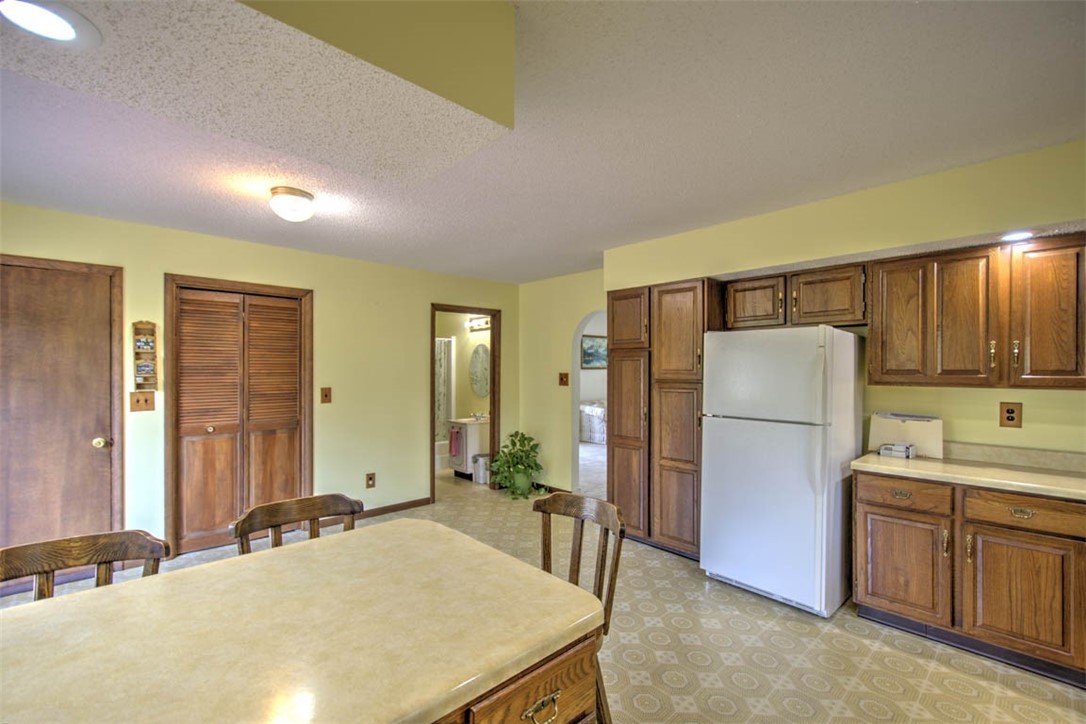 211 S Locust Street Property Photo 16