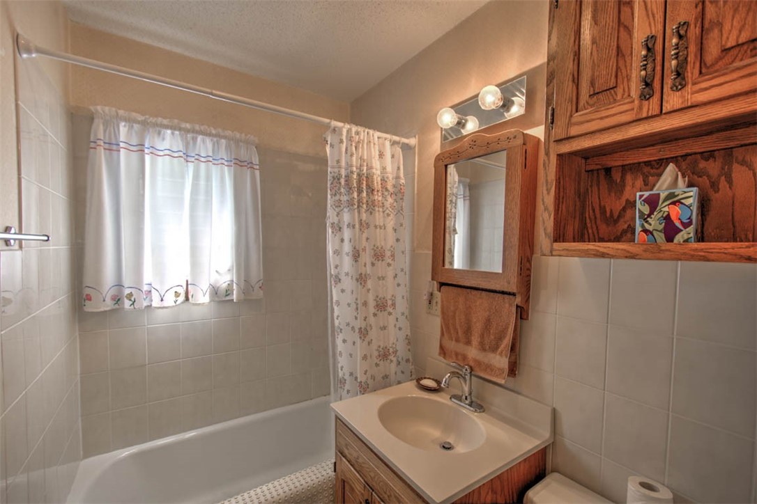 211 S Locust Street Property Photo 23