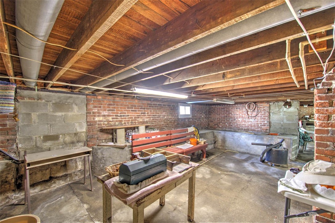 211 S Locust Street Property Photo 27