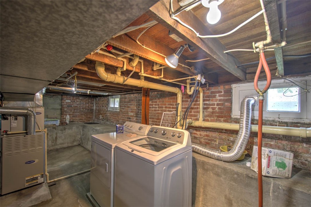 211 S Locust Street Property Photo 28