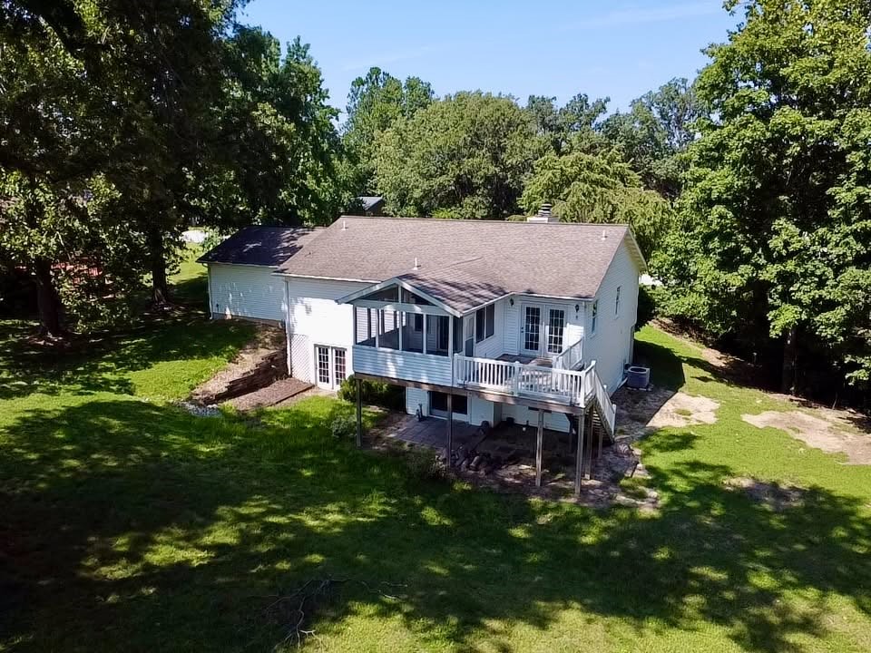 16106 Lynn Drive Property Photo 3