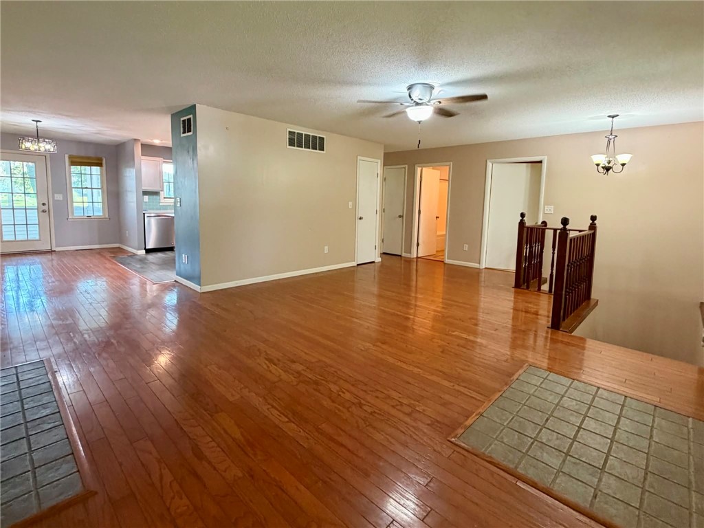 16106 Lynn Drive Property Photo 8