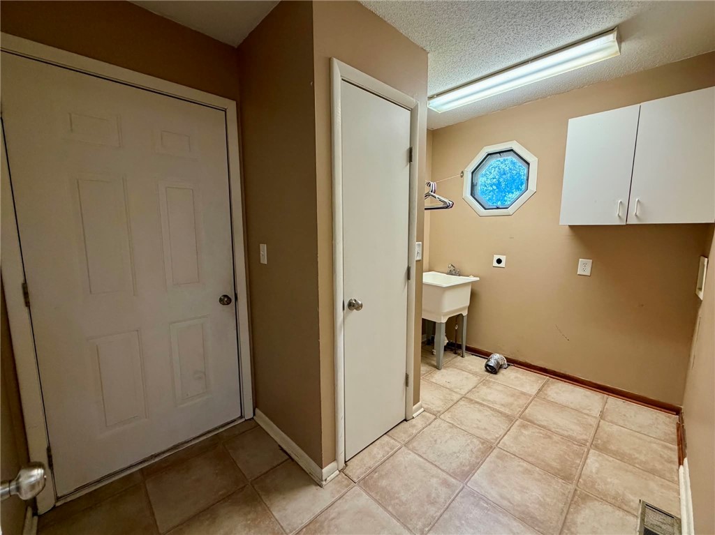 16106 Lynn Drive Property Photo 12