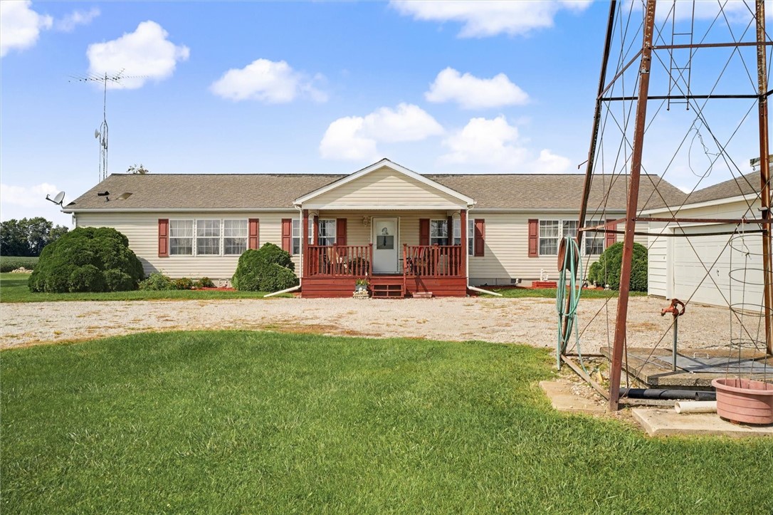 2225 E 1700th Road Property Photo 1
