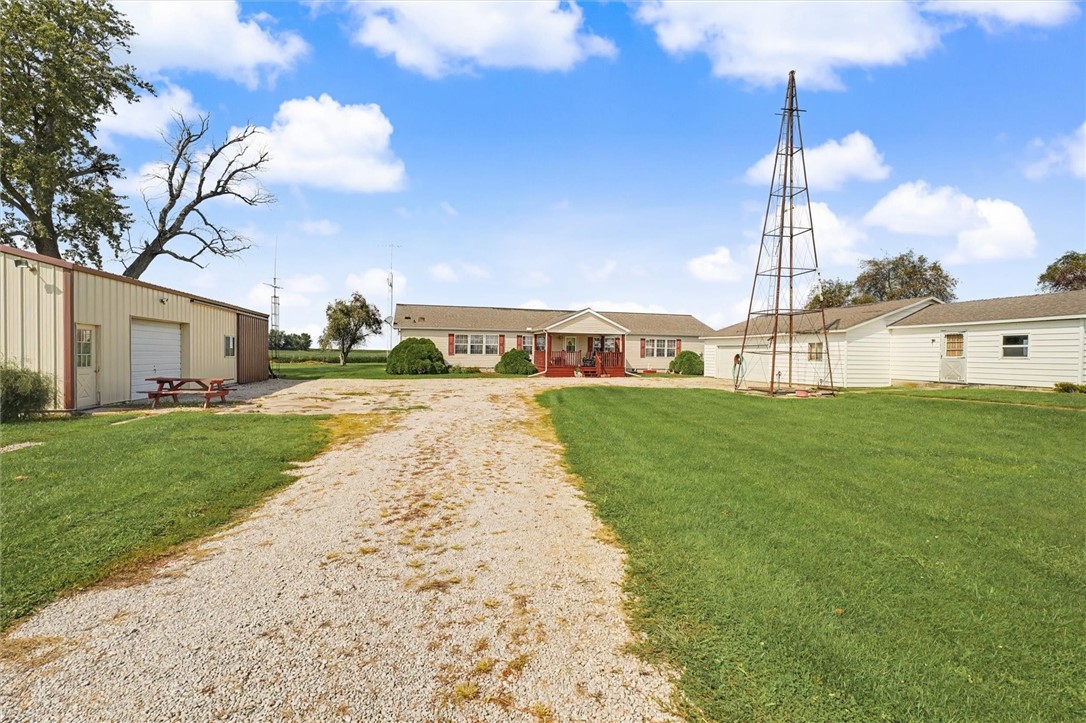 2225 E 1700th Road Property Photo 3
