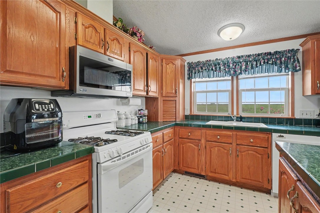 2225 E 1700th Road Property Photo 13