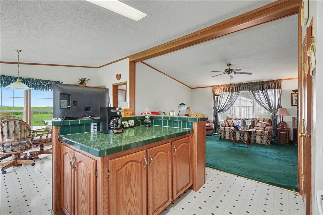 2225 E 1700th Road Property Photo 14