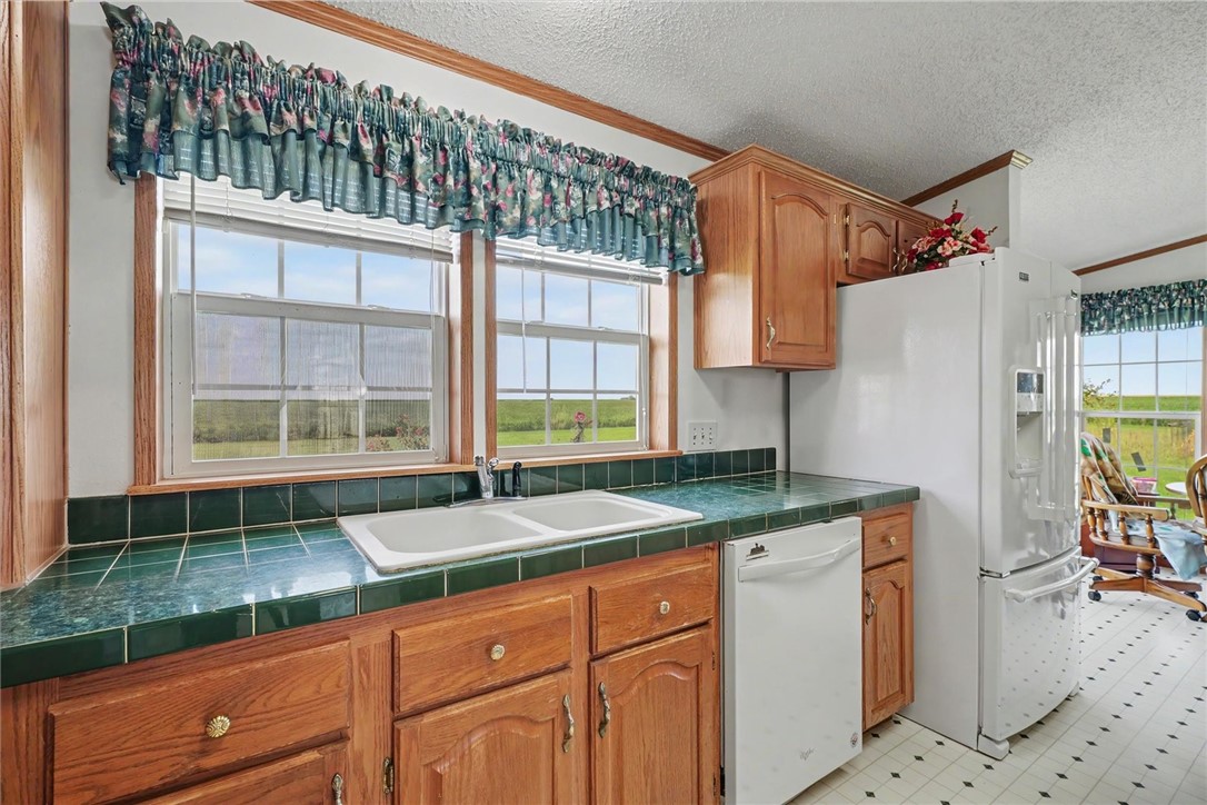 2225 E 1700th Road Property Photo 15