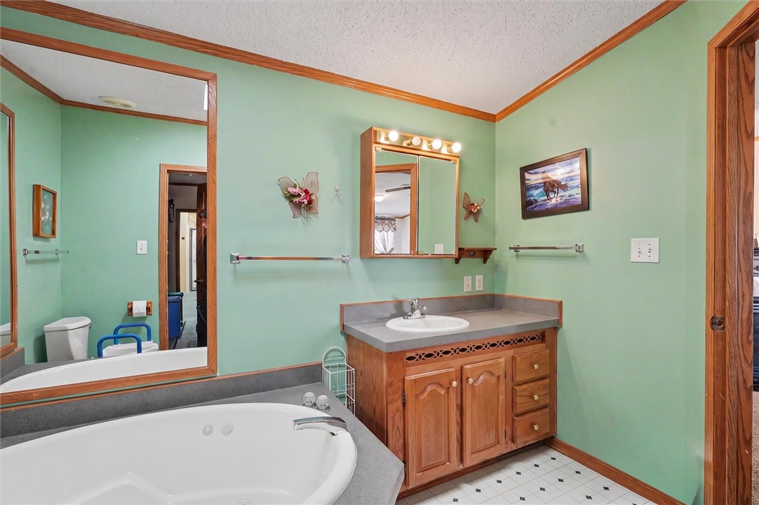 2225 E 1700th Road Property Photo 33