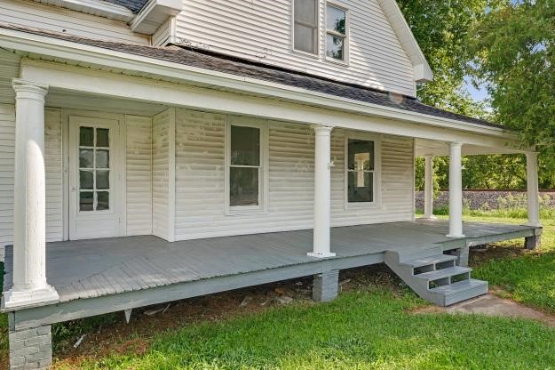 205 E Holloway Street Property Photo 4