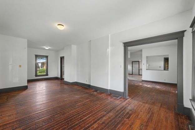 205 E Holloway Street Property Photo 7