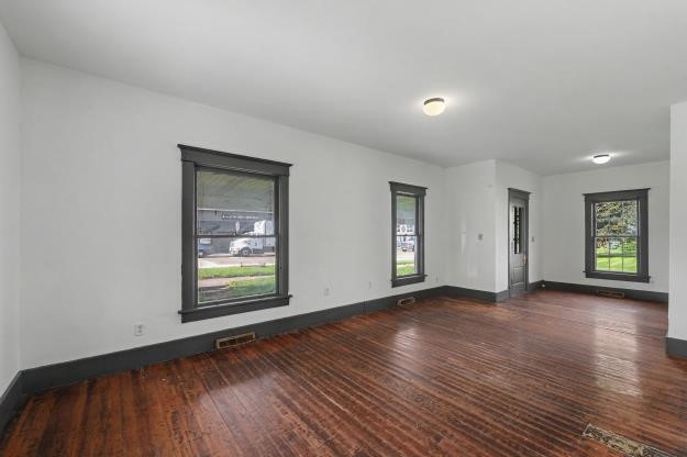 205 E Holloway Street Property Photo 8