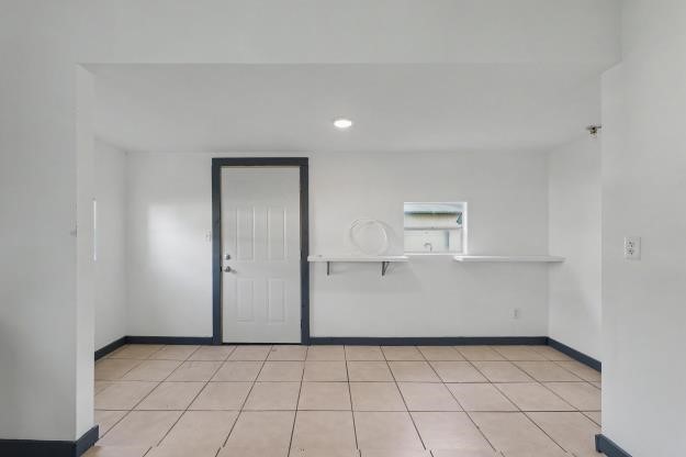 205 E Holloway Street Property Photo 16