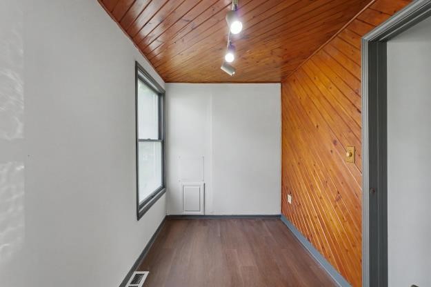 205 E Holloway Street Property Photo 19