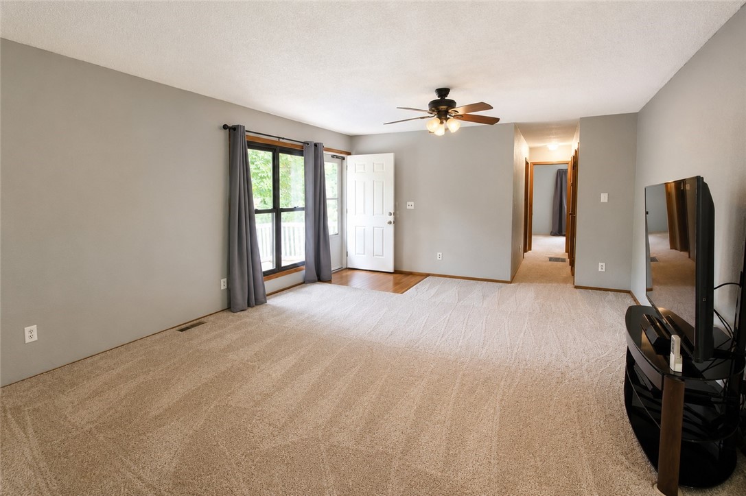 20576 1000th Street Property Photo 6