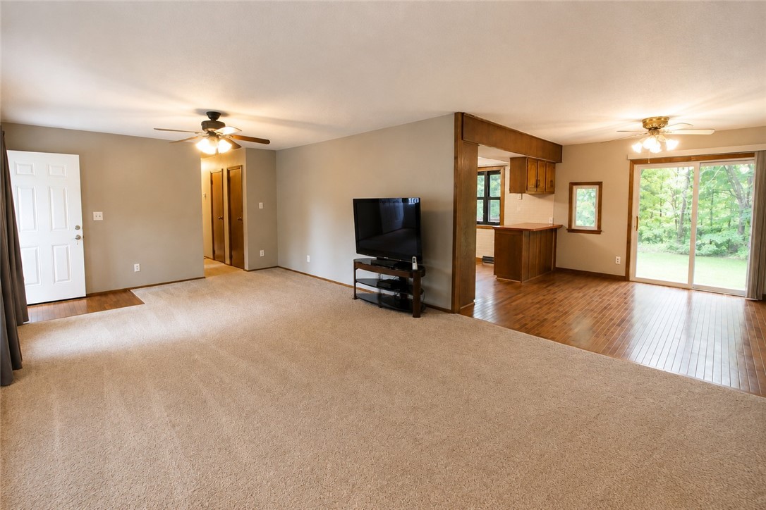 20576 1000th Street Property Photo 9