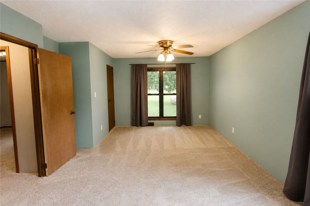 20576 1000th Street Property Photo 13