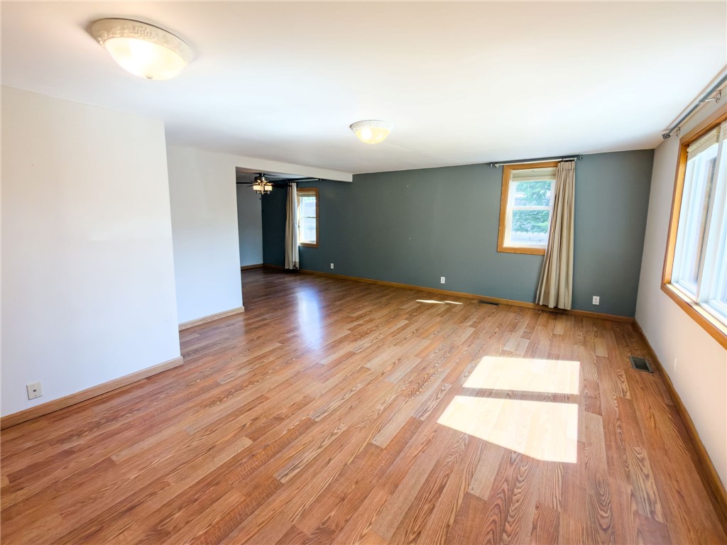 908 Pine Street Property Photo 2