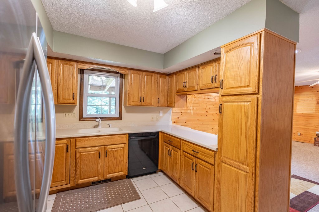 3634 Tuttle Street Property Photo 4