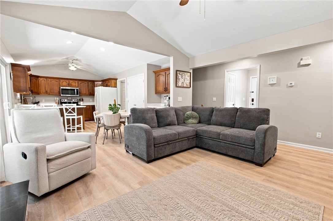 2511 Hidden Oaks Drive Property Photo 8