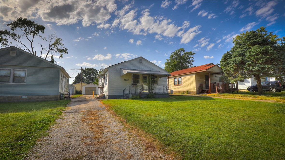 1007 N Woodlawn Avenue Property Photo 1