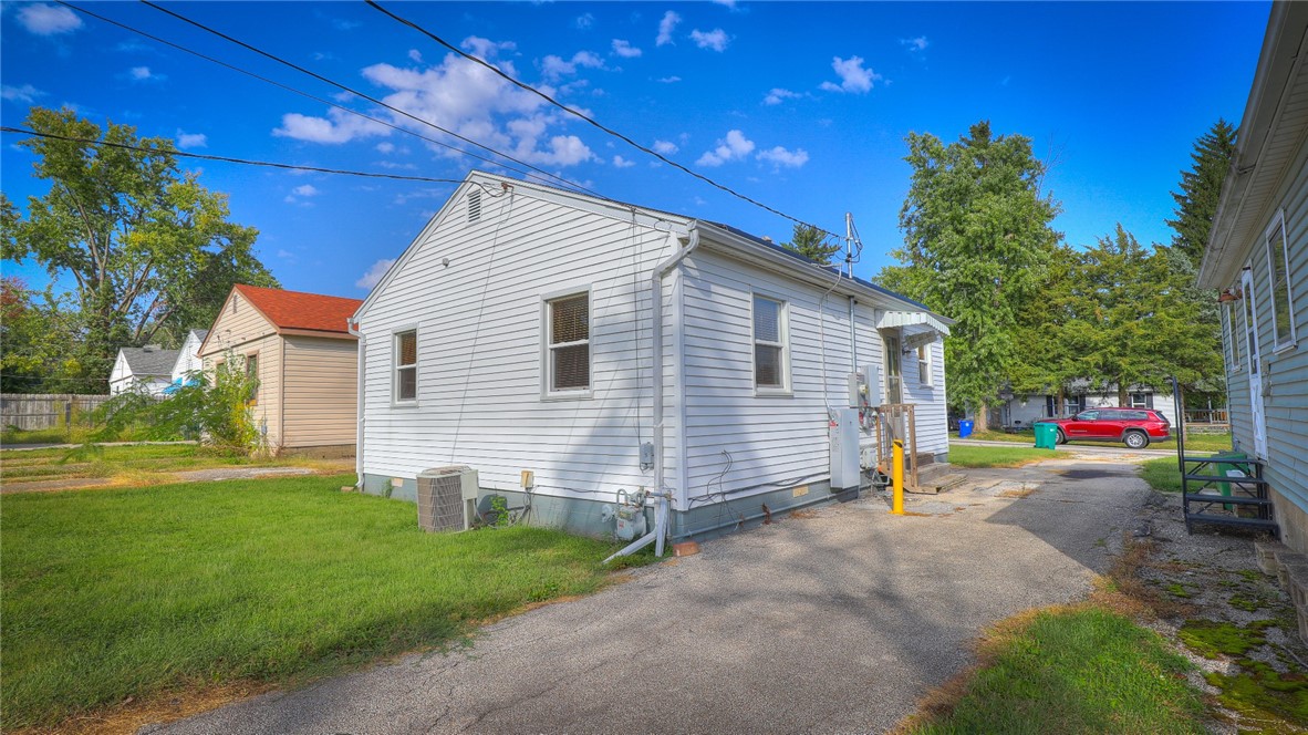 1007 N Woodlawn Avenue Property Photo 4