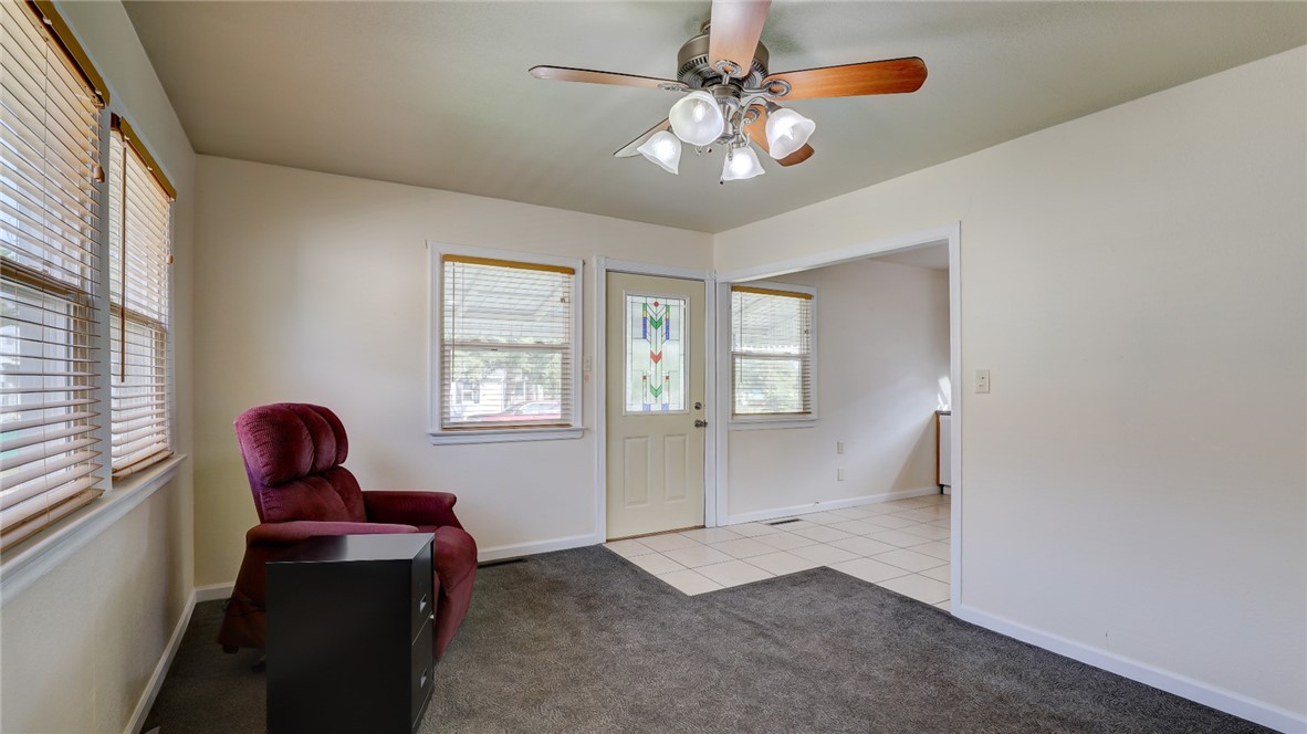 1007 N Woodlawn Avenue Property Photo 11