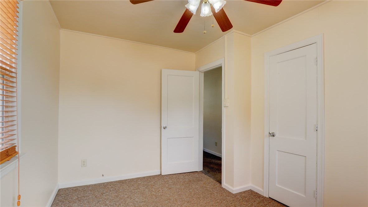 1007 N Woodlawn Avenue Property Photo 17