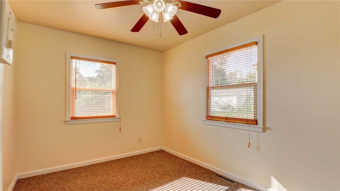 1007 N Woodlawn Avenue Property Photo 18