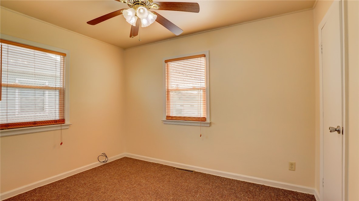 1007 N Woodlawn Avenue Property Photo 20