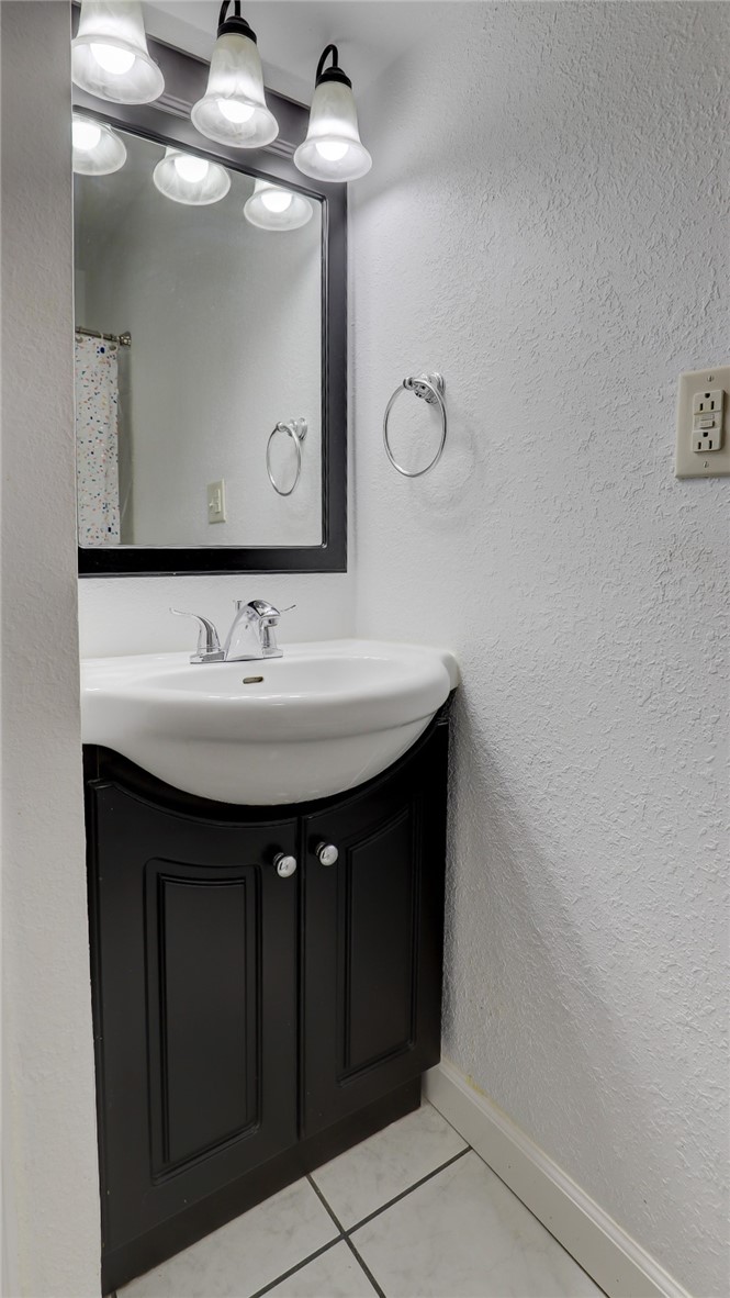 1007 N Woodlawn Avenue Property Photo 21