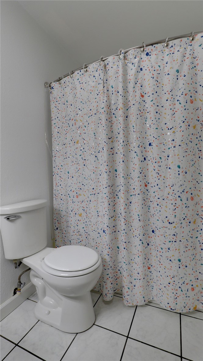 1007 N Woodlawn Avenue Property Photo 22