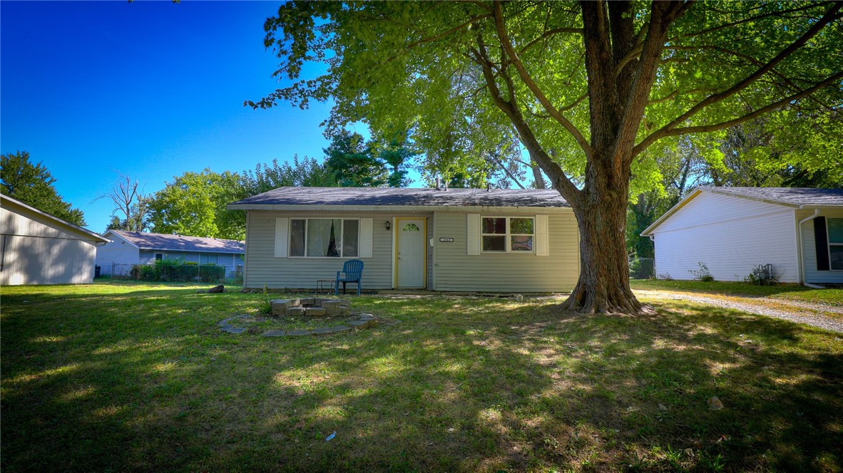 1963 Sir Richard Court Property Photo 1