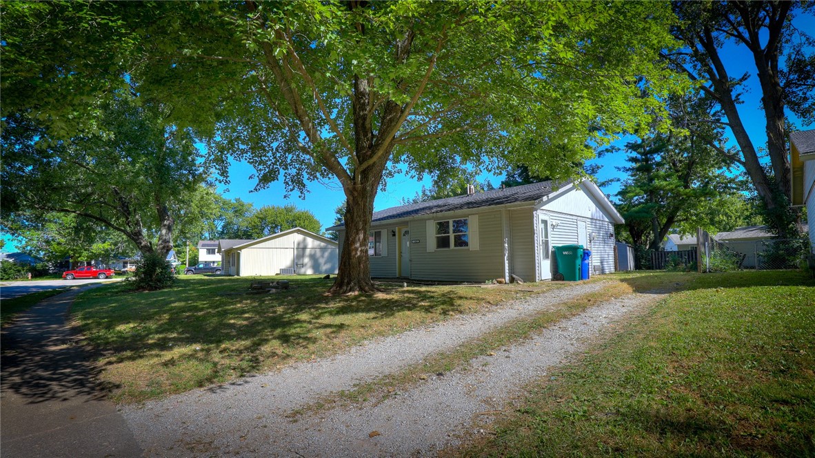 1963 Sir Richard Court Property Photo 3