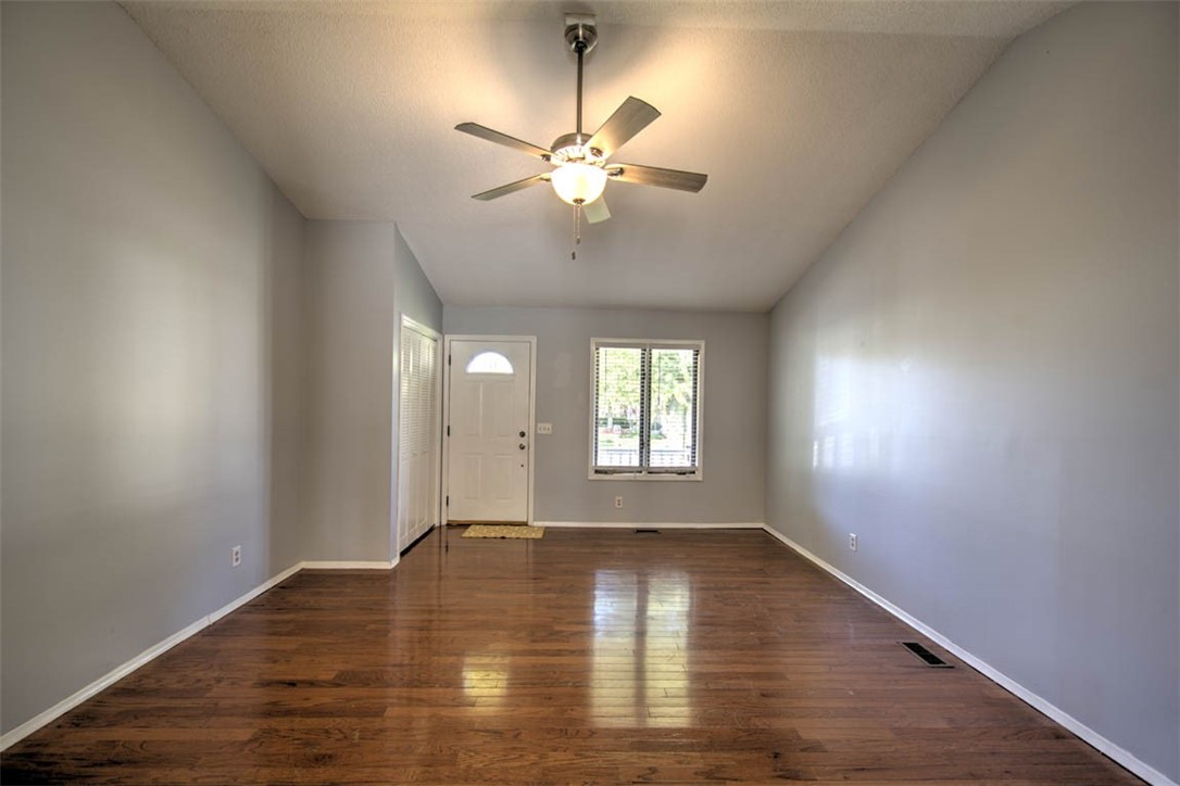 2894 Grove Court Property Photo 4