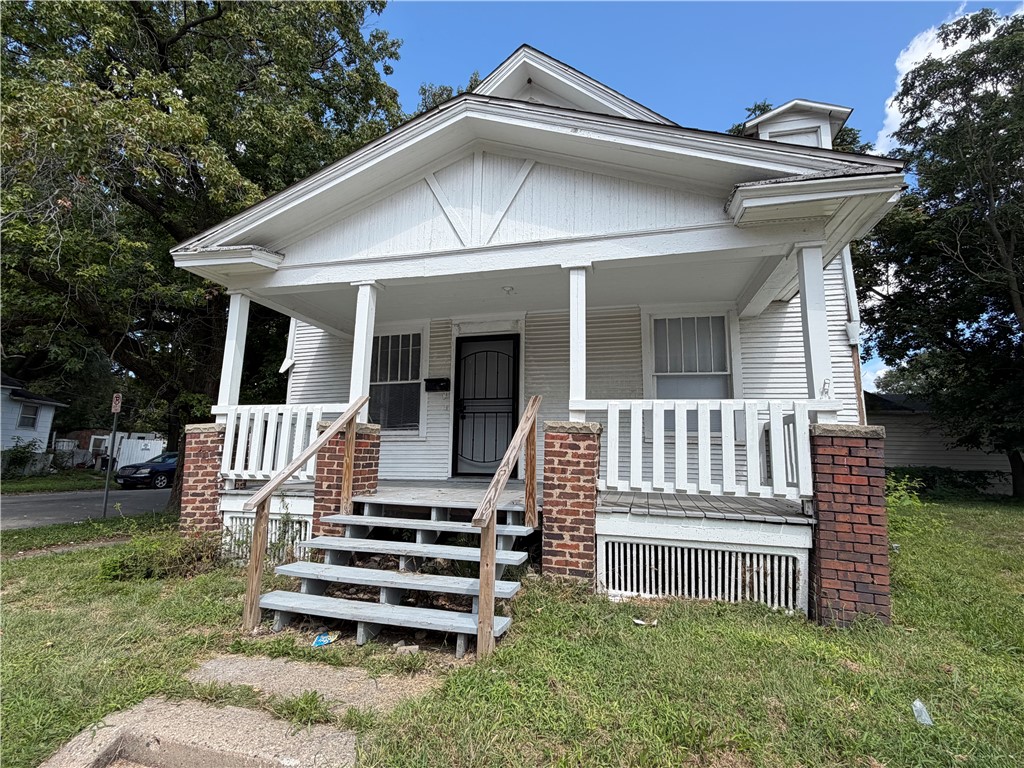 680 W Grand Avenue Property Photo 1