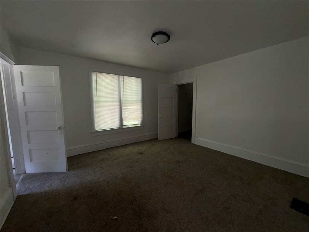 680 W Grand Avenue Property Photo 6