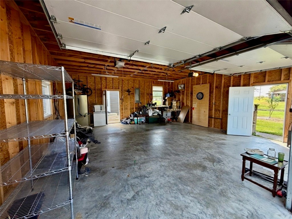 831 N Adams Street Property Photo 4