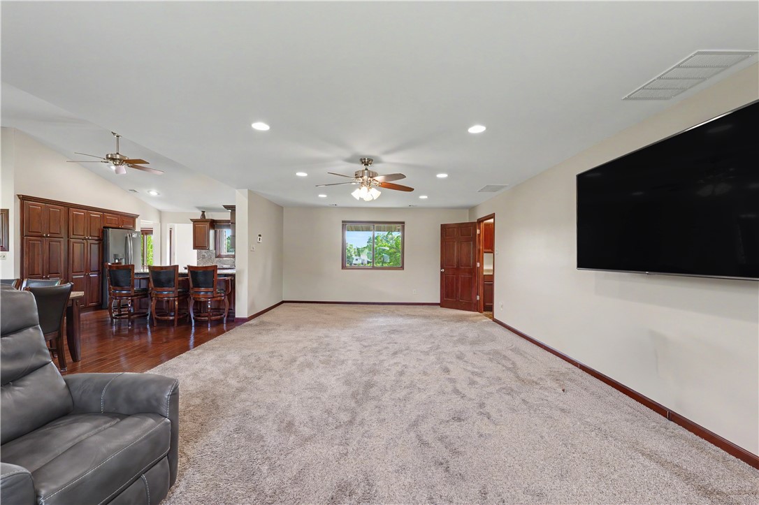 103 E Autumn Drive Property Photo 24