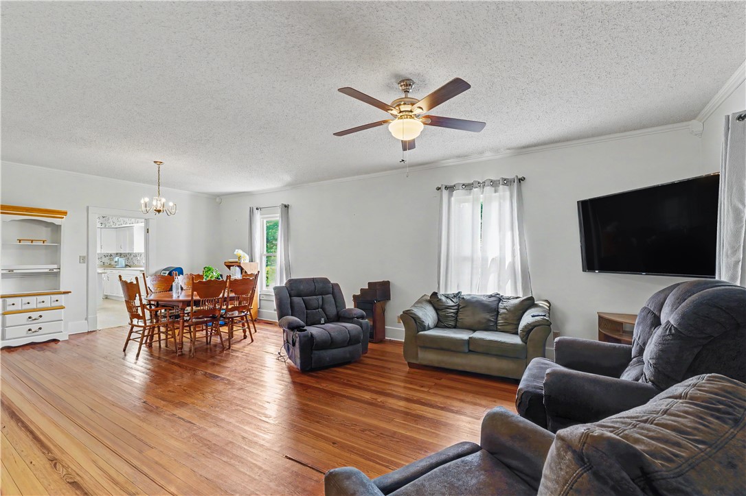 603 N English Street Property Photo 6