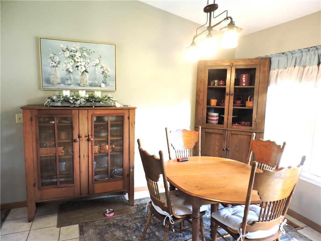 863 Liverpool Court Property Photo 4