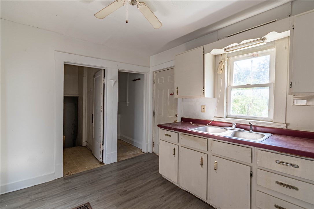 1034 S Webster Street Property Photo 7