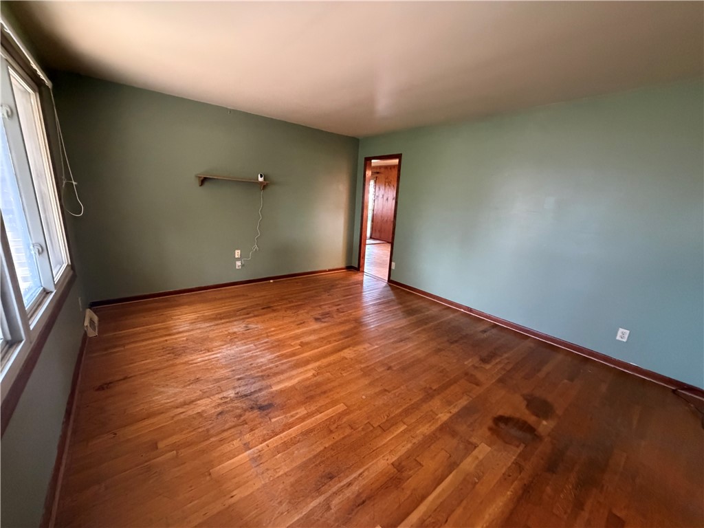 207 Oak Street Property Photo 7