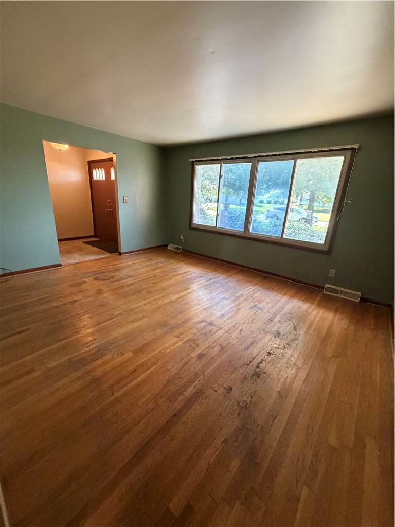 207 Oak Street Property Photo 8