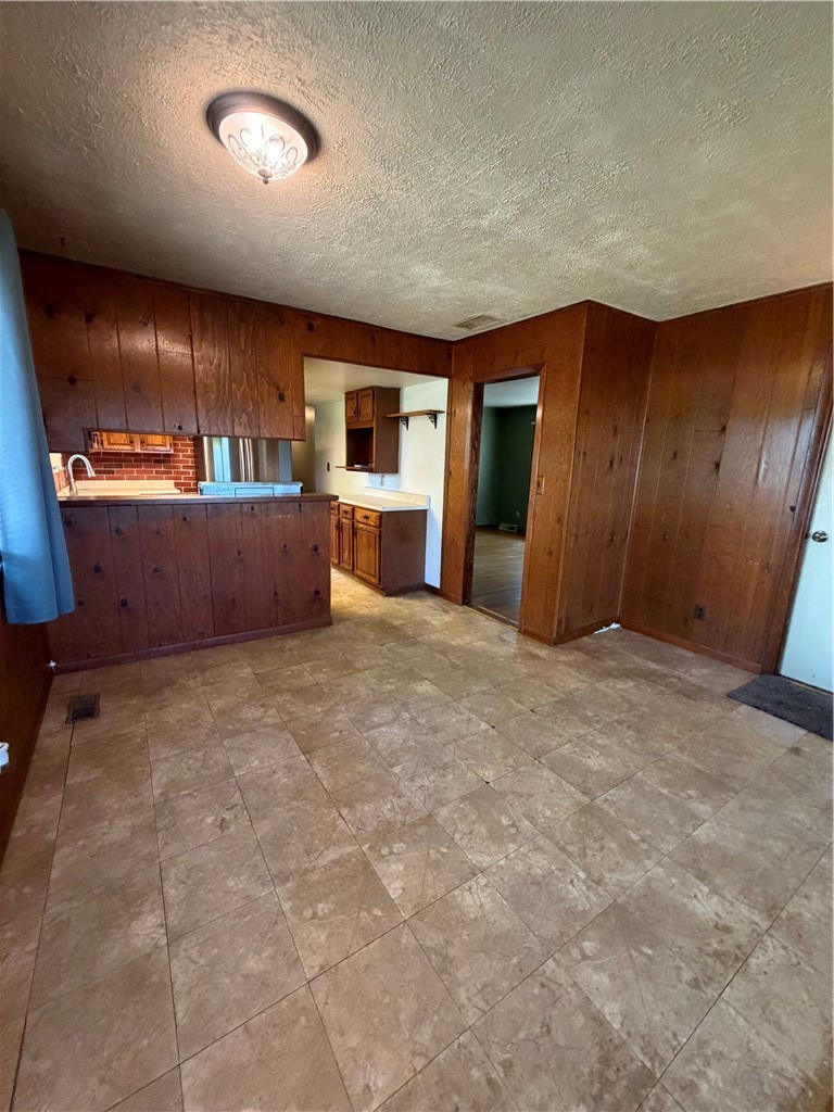 207 Oak Street Property Photo 16