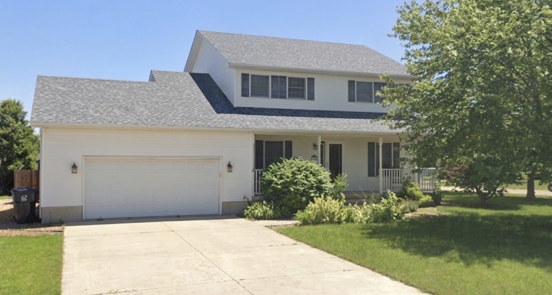 1035 Country Manor