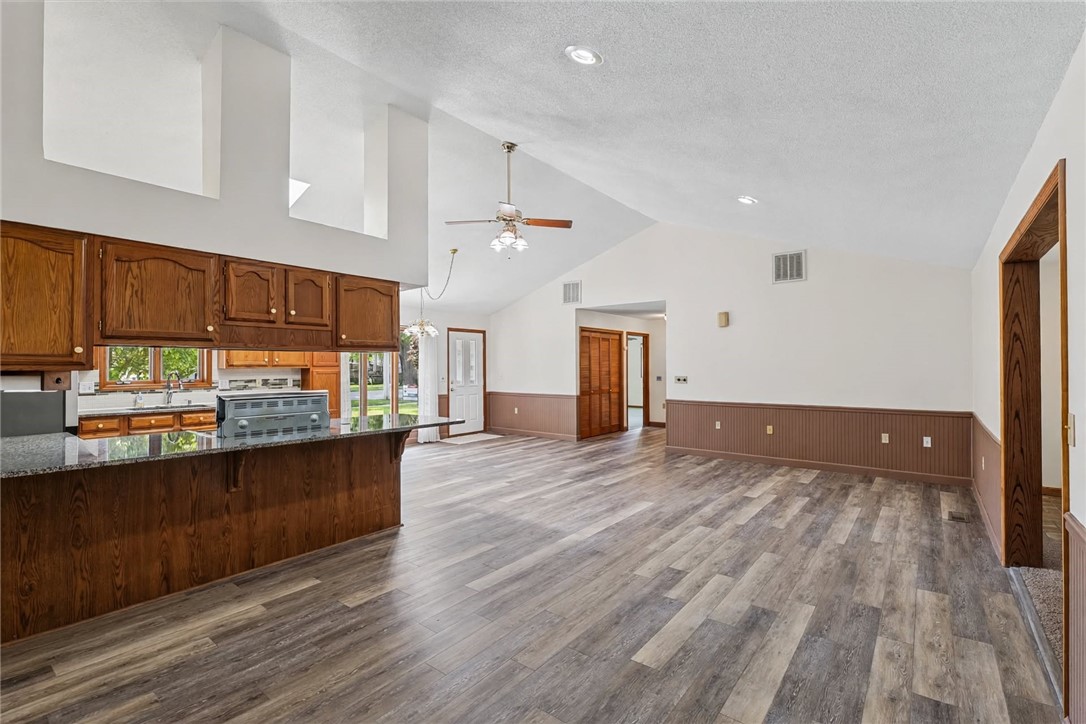 104 N Webster Street Property Photo 13